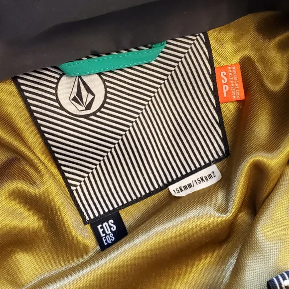 Volcom Snowboarding Jacket - Picture 2 of 5